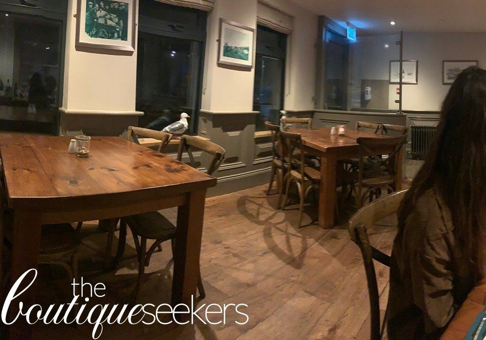 Empty restaurant picture
